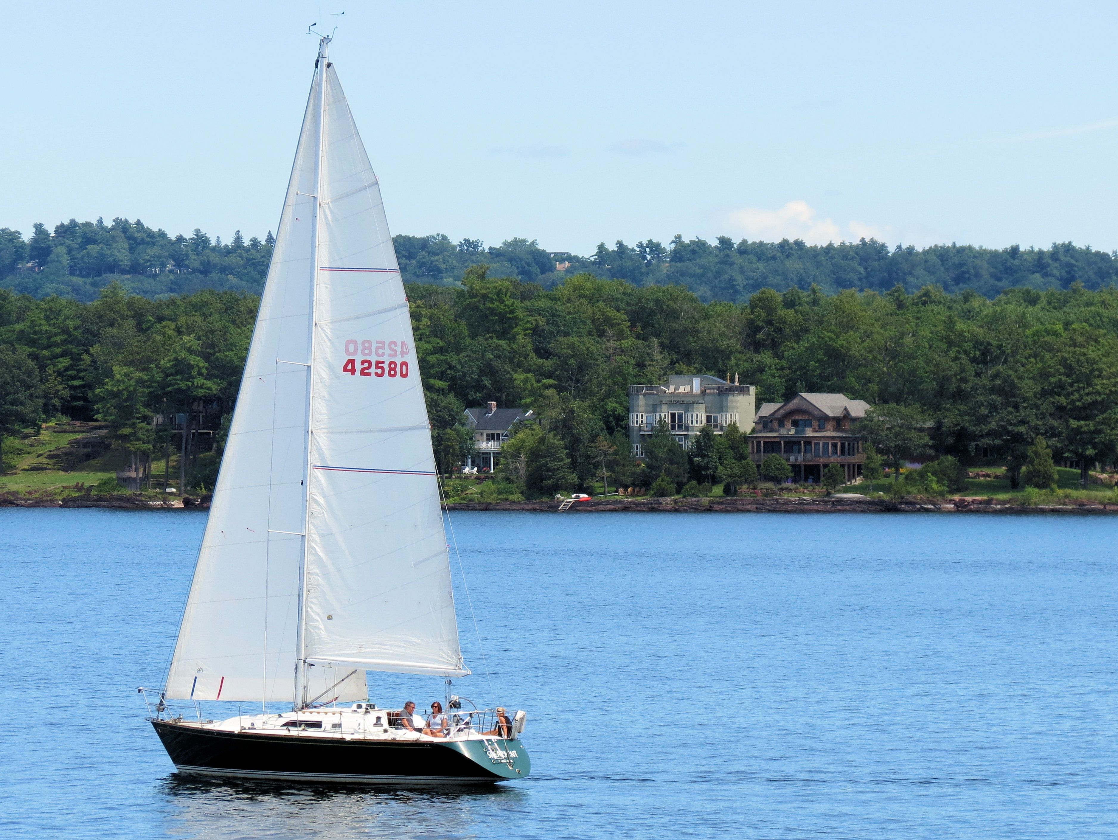 sailing-on-lake-champlain-in-vermont